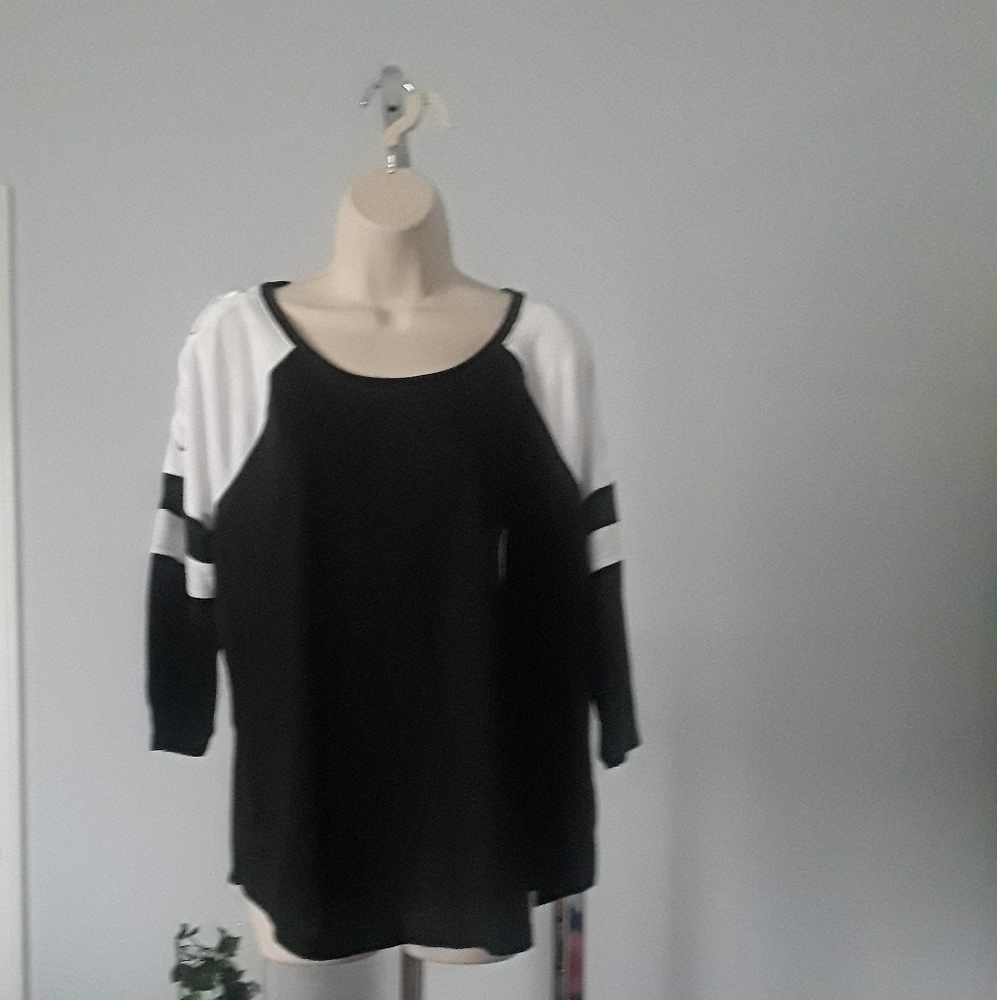 SO Sporty Tee Size XL